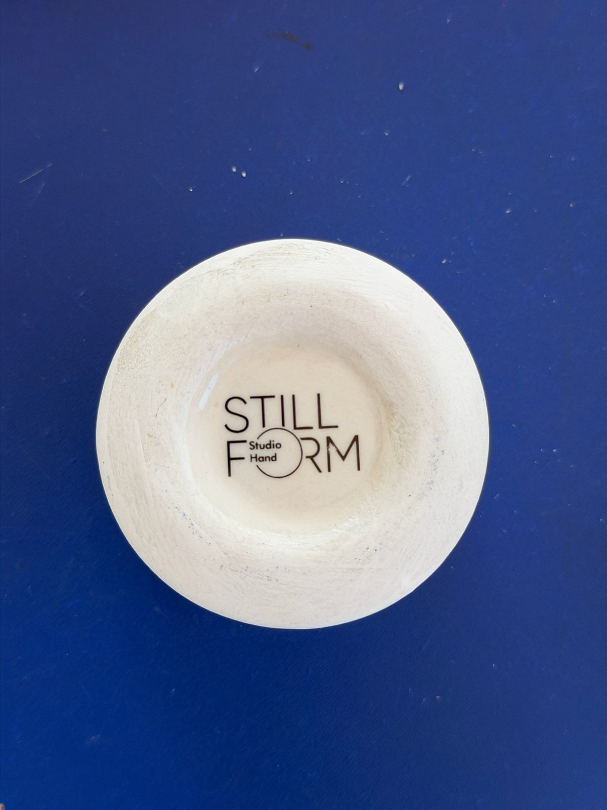 Hrnček STILLFORM – dno s logom